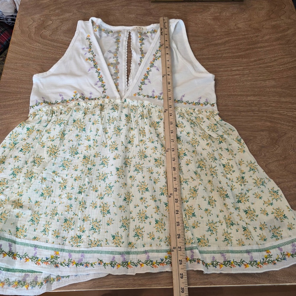 POL Floral Embroidered Sleeveless Top White Peasant Boho Festival Summer in L - Picture 12 of 13